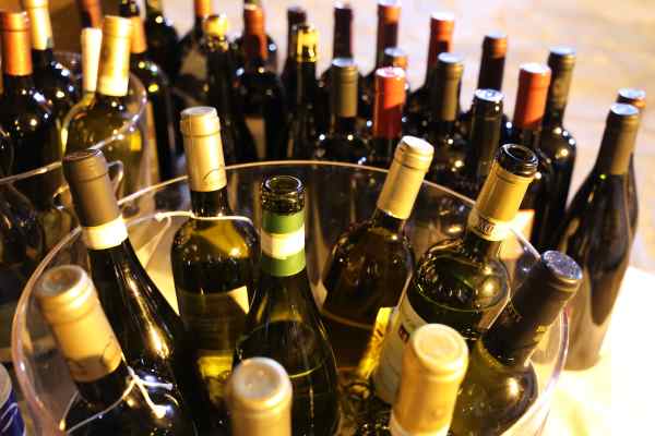 vino bottiglie enologia