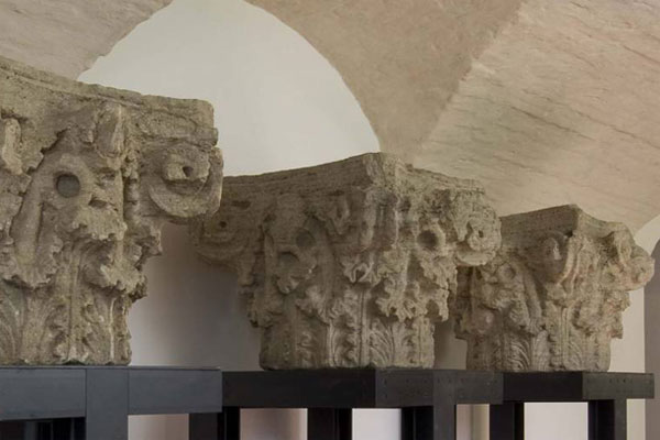 Capitelli, museo di Rimini