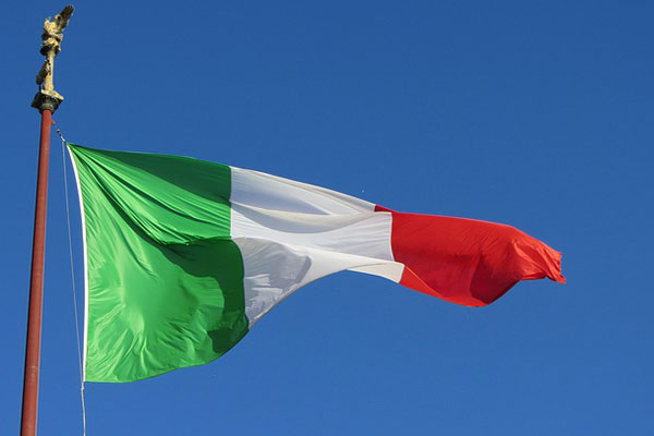 bandiera italiana, tricolore, 25 aprile, liberazione