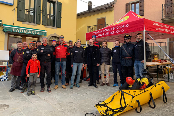 Bonaccini consegna strutture soccorso alpino Montecreto Modena febbraio 2019