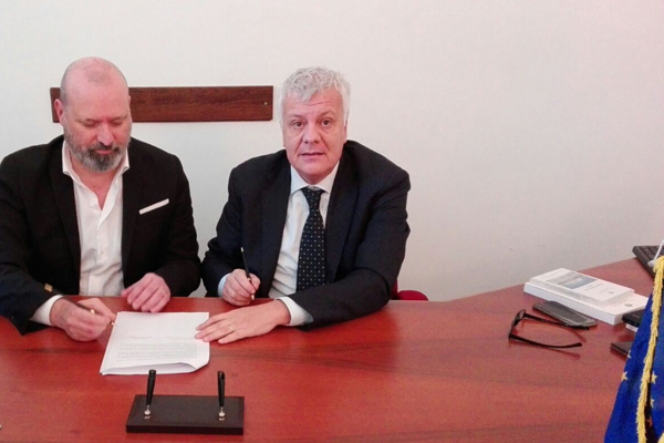 Firma accordo Galletti e Bonaccini a Roma per sicurezza idrogeologica (18/12/2017) home