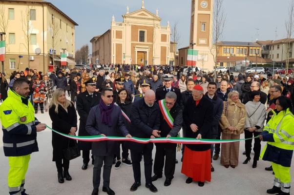 Terre del Reno (Fe), riapre la chiesa di Sant’Agostino, inaugura la piazza, taglio nastro, Bonaccini, Zuppi, Lodi (9-2-2020)