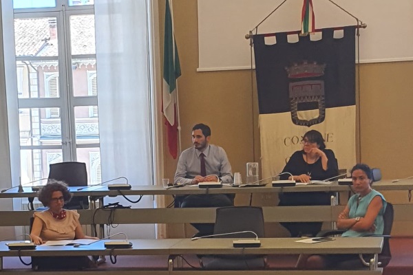 Assessora Salomoni in visita alle scuole di Cesena 1 luglio 2020 conferenza stampa Comune Cesena