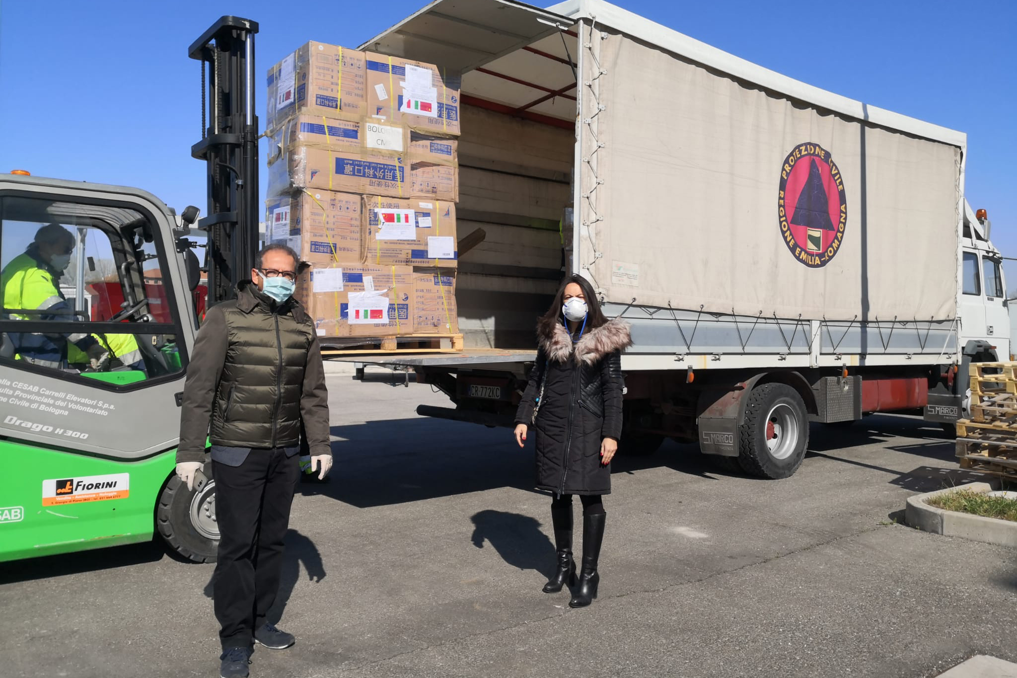 L'assessore Priolo accoglie il carico di mascherine donate dalla Provincia di Guangdong coronavirus (24 marzo 2020)