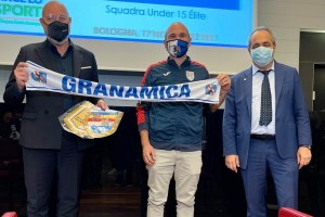 Bonaccini premia la squadra di calcio giovanile Granamica Minerbio_novembre 2021