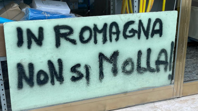 Alluvione, scritta in Romagna non si molla 21 maggio