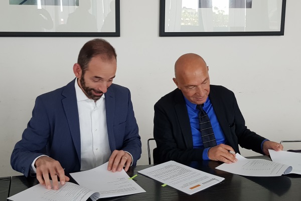 Sergio Venturi e il presidente Cea dell'Emilia-Romagna firmano l'accordo sulle dipendenze patologiche