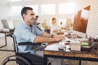 Lavoro disabili, uomo, ufficio, gruppo