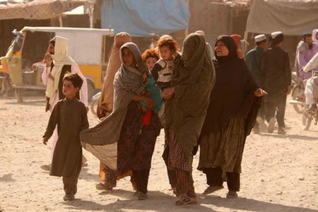 Afghanistan, donne e bambini in fuga
