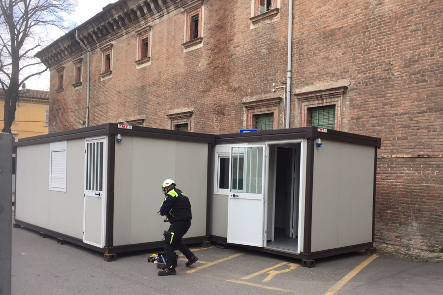 Coronavirus installazione moduli ospedale Piacenza