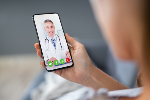 Sanità online, medico, smartphone