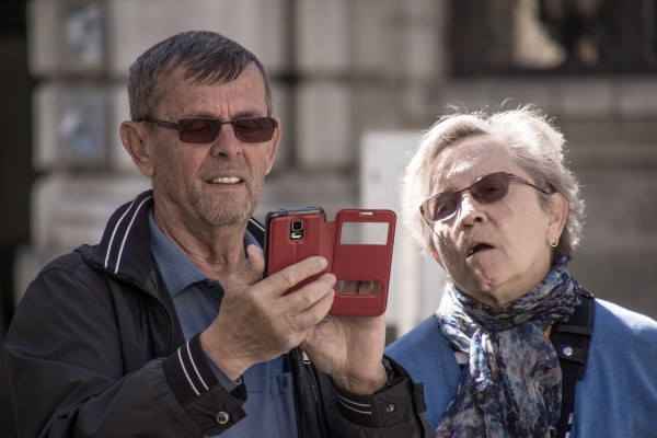 Anziani, cellulare, digital divide