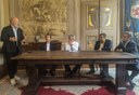 Il commissario europeo Paolo Gentiloni in visita a Faenza con il presidente Bonaccini