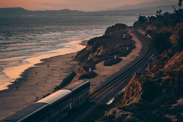Treno_Foto di Bradley Dunn su Unsplash